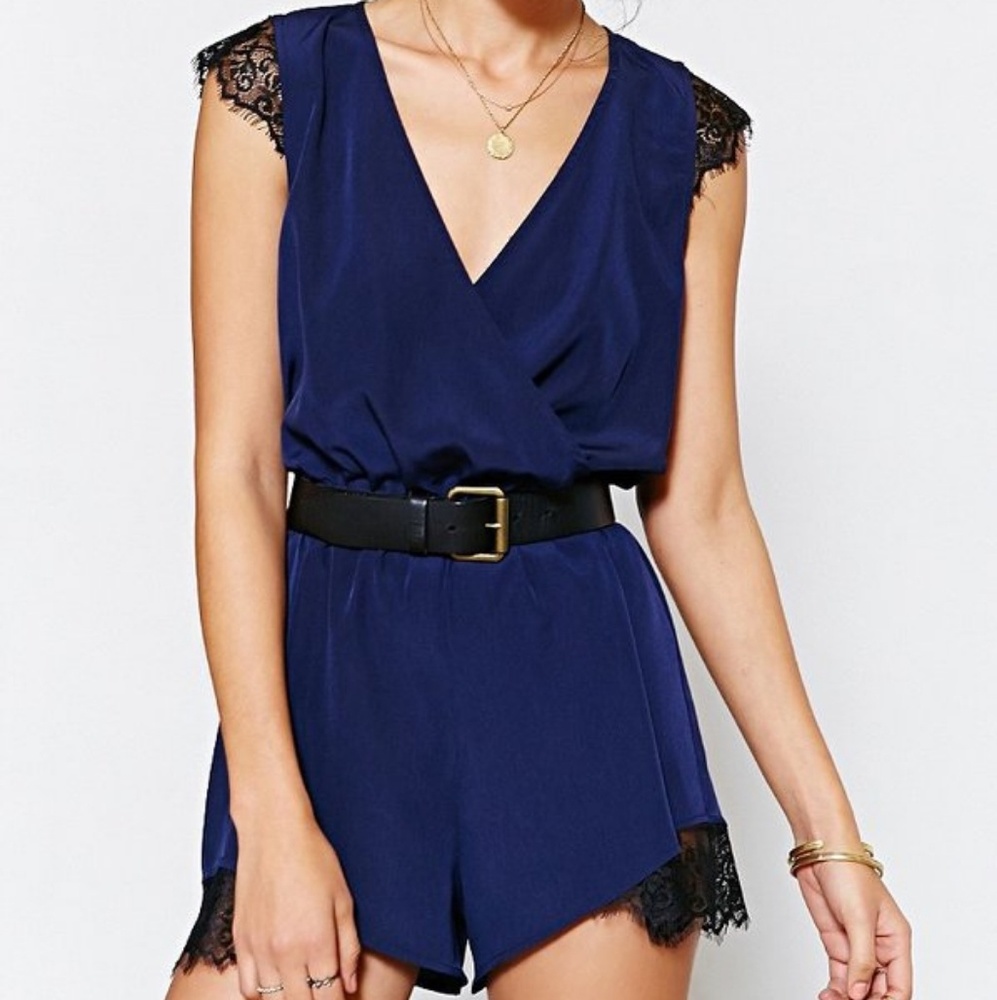 《Kimchi Blue》Navy Blue Romper with Lace